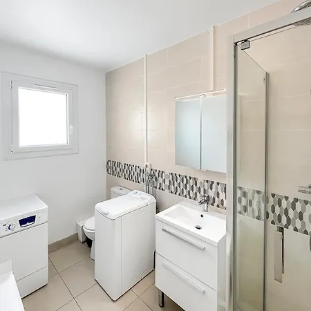 à 5 Min Des Plages, Jardin Privé Appartement